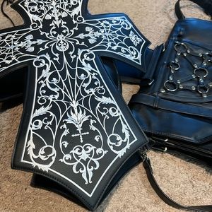 Lot of 2 weekend bags restyle and widow dolls kill